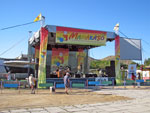 Основная сцена фестиваля Мамакабо.