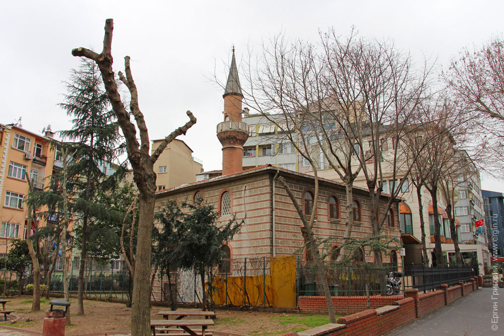Мечеть во дворике Стамбула