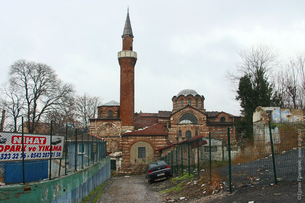 Мечеть на задворках Стамбула