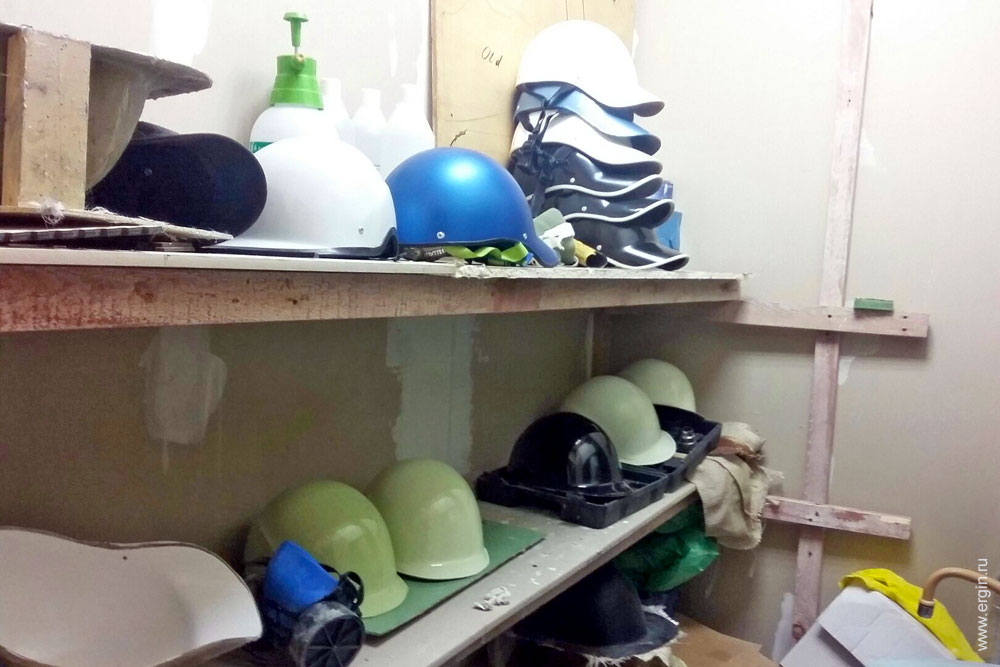 Склад шлемов для каякинга
