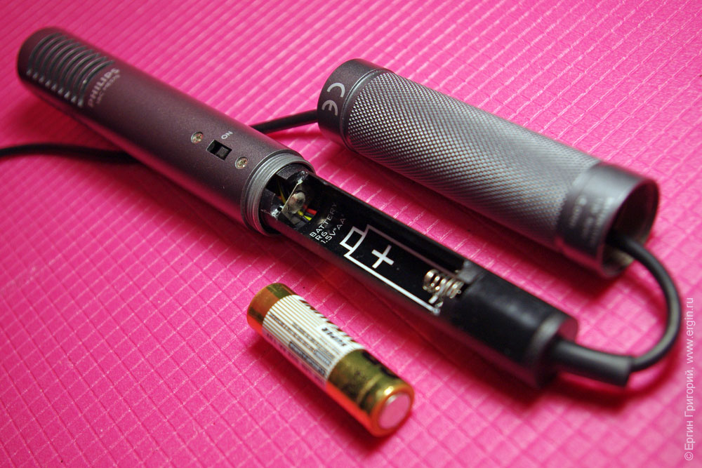 Philips SBC ME570 батарейка АА в ручке микрофона