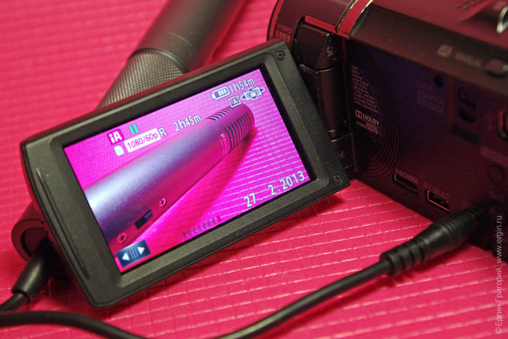 Видеокамера Panasonic HC-V700 индикация подключения внешнего микрофона