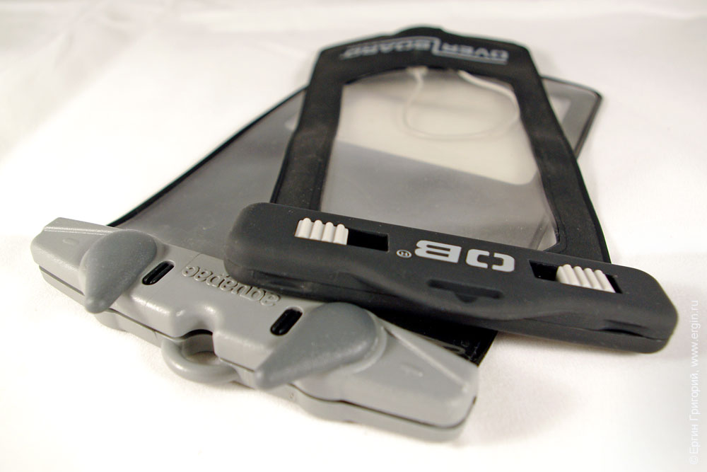 Защитный чехол с аудиоразъемом от фирмы «OverBoard» для смартфона, сравнение с чехлом от «Aquapac»