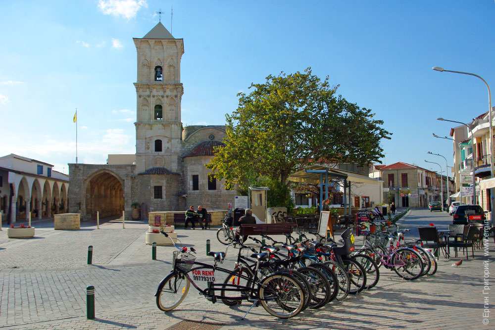 Церковь и велосипеды напрокат на Кипре, Ларнака