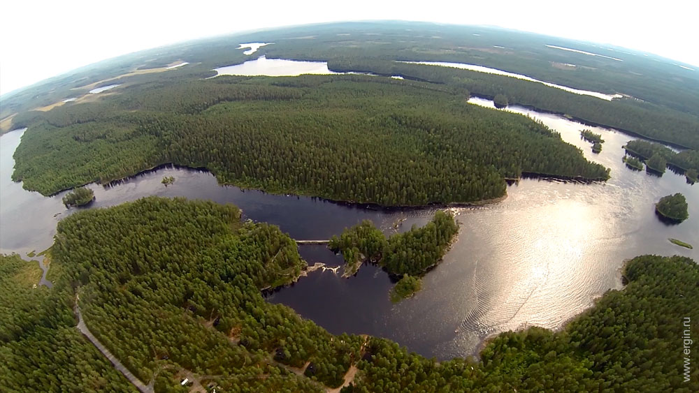 Озеро Лиексанйоки с высоты полета квадрокоптера