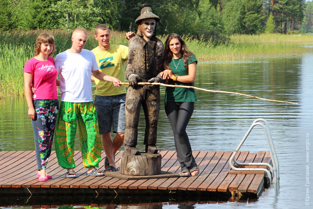 Статуя финского рыбака около Лиексы