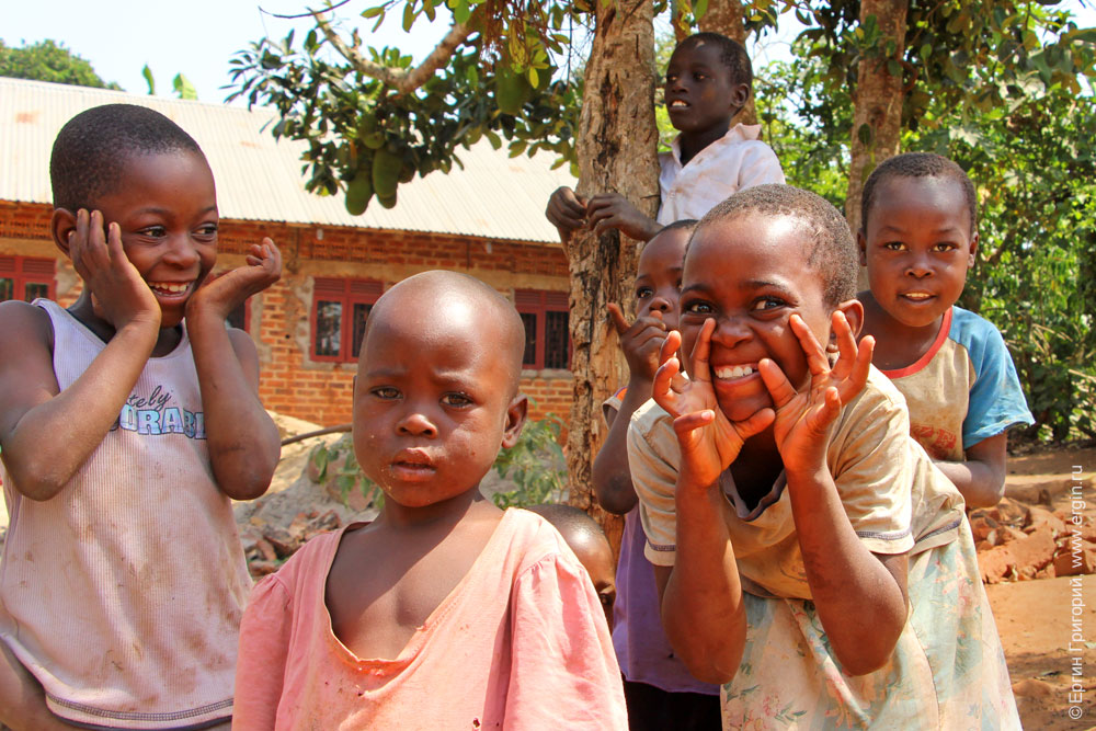 Деревенские ребятишки Накато Уганда Африка