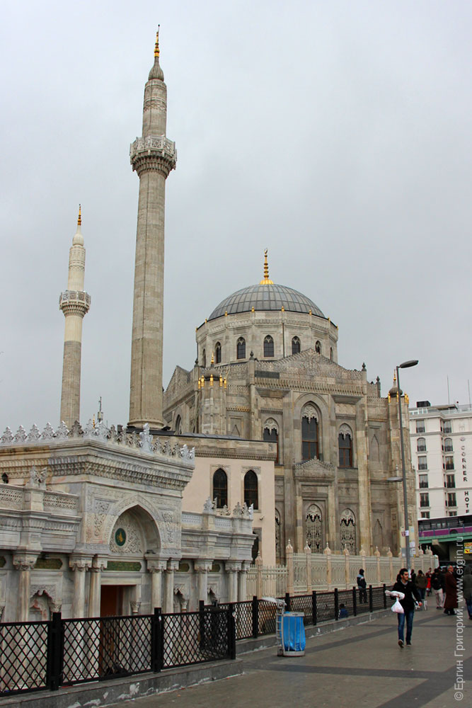 Мечеть с позолотой