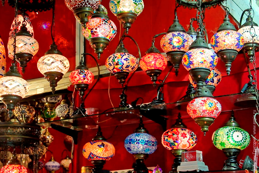 Яркие подвесные турецкие лампы