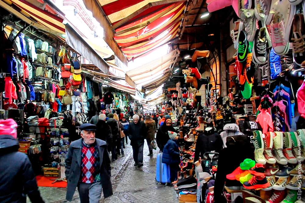 Гранд базар в Стамбуле кроссовки и одежда