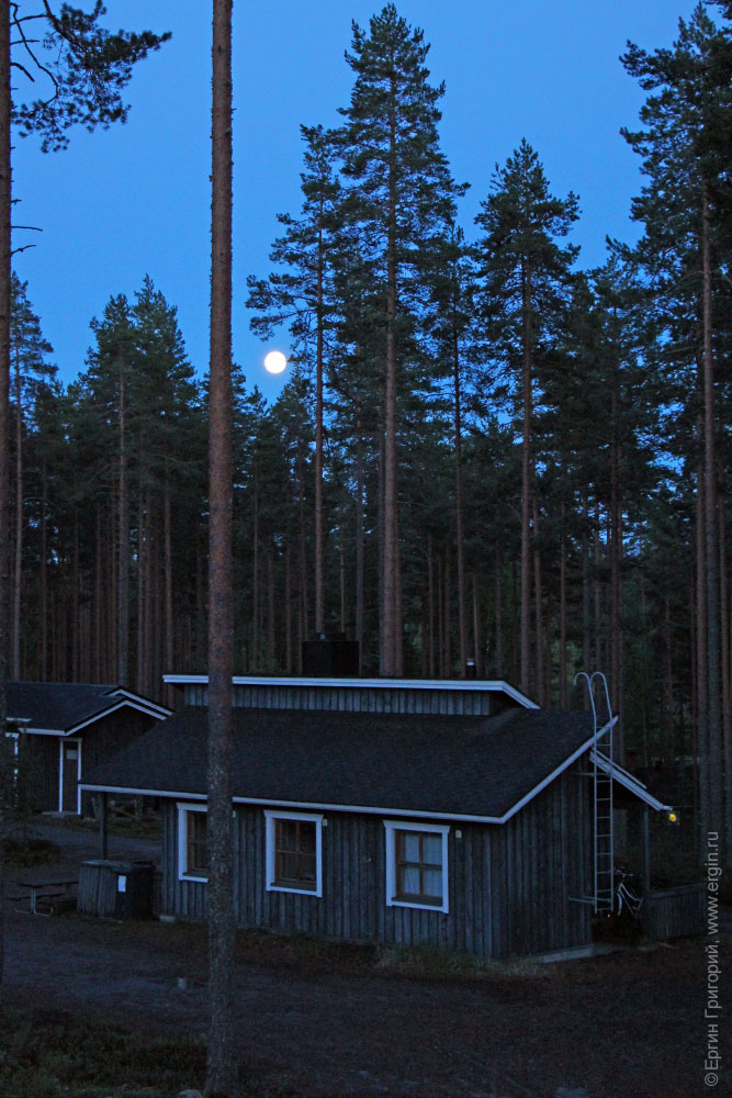 Белая ночь в Финляндии кемпинг Нейтикоски луна