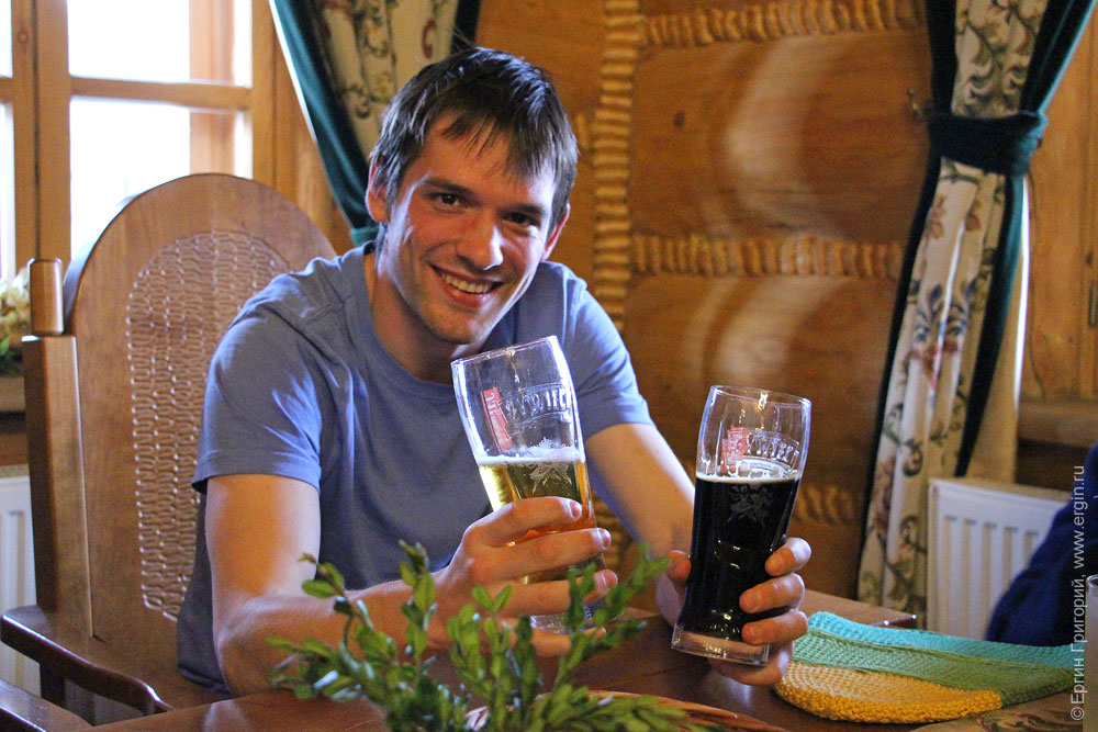 Димасик пьет пиво в Паджеро Польша