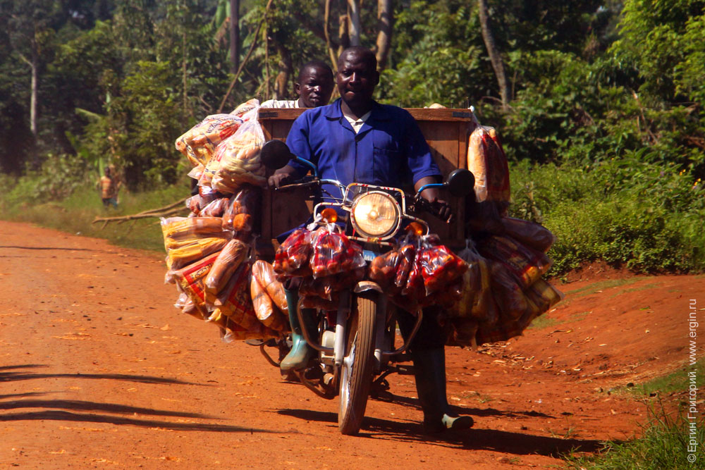 Перегруженный мотоцикл бода Африка