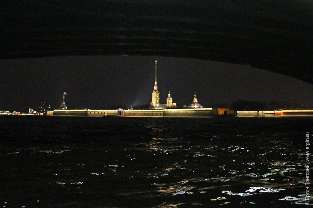 Петропавловская крепость вид из-под Троицкого моста