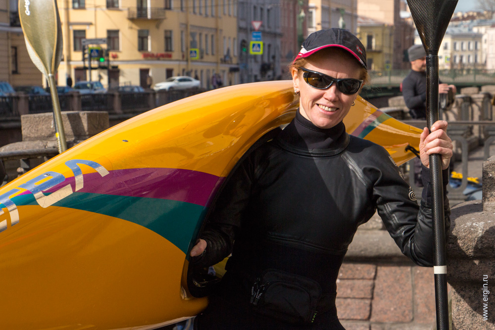 Женщина каякер слаломист гребной слалом Санкт-Петербург
