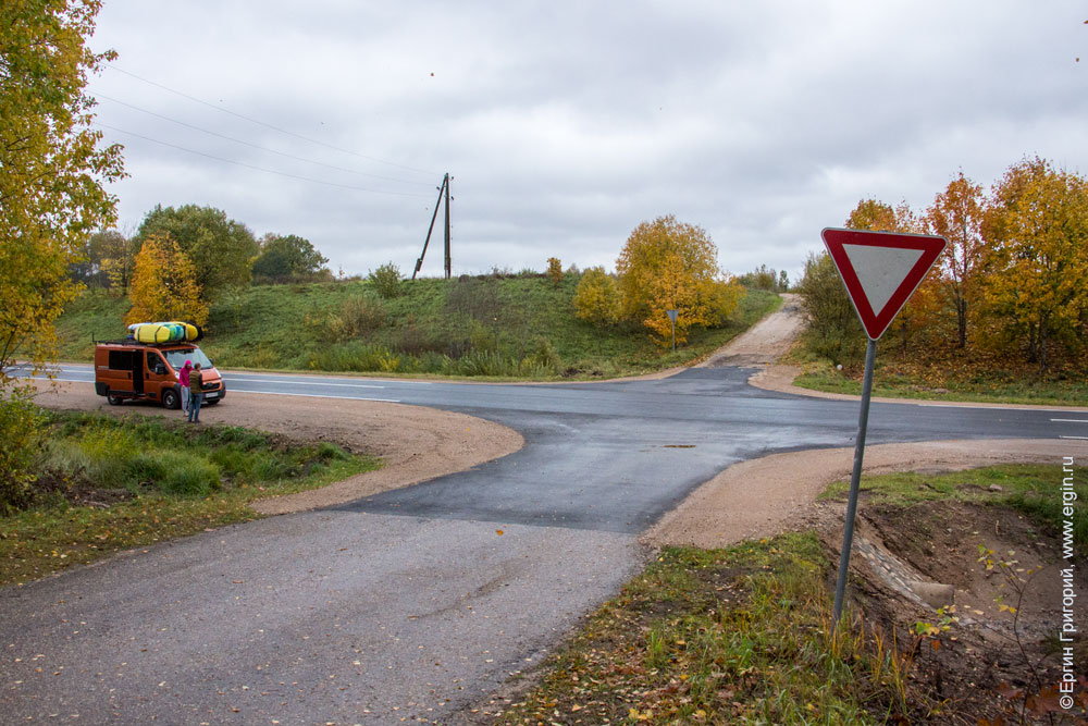 Перекресток недалеко от границы Латвии и России