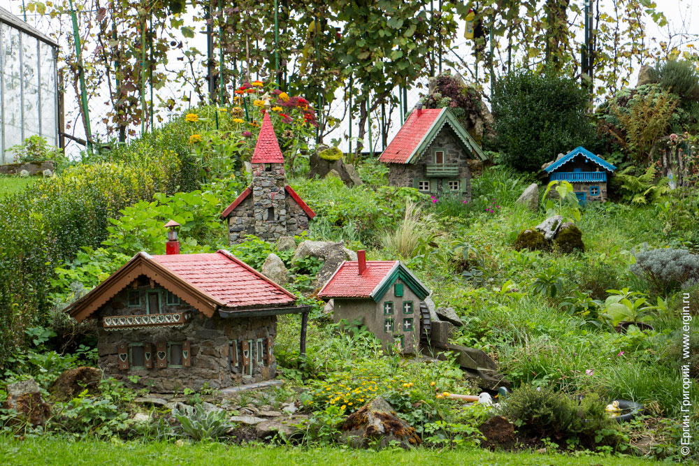 houses-in-the-garden