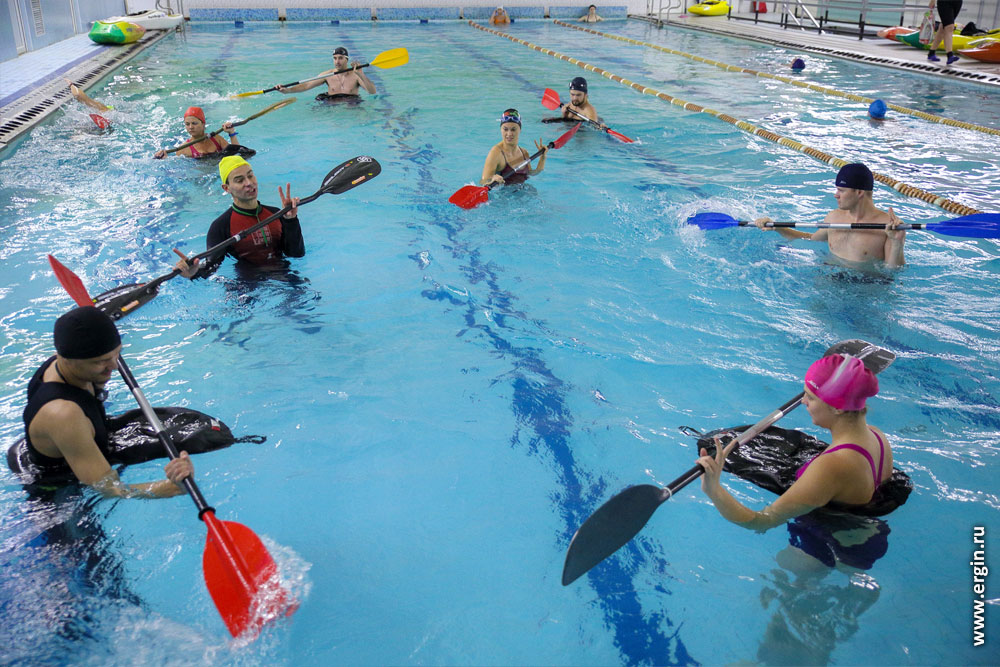 Упражнения с веслами в бассейне без каяков