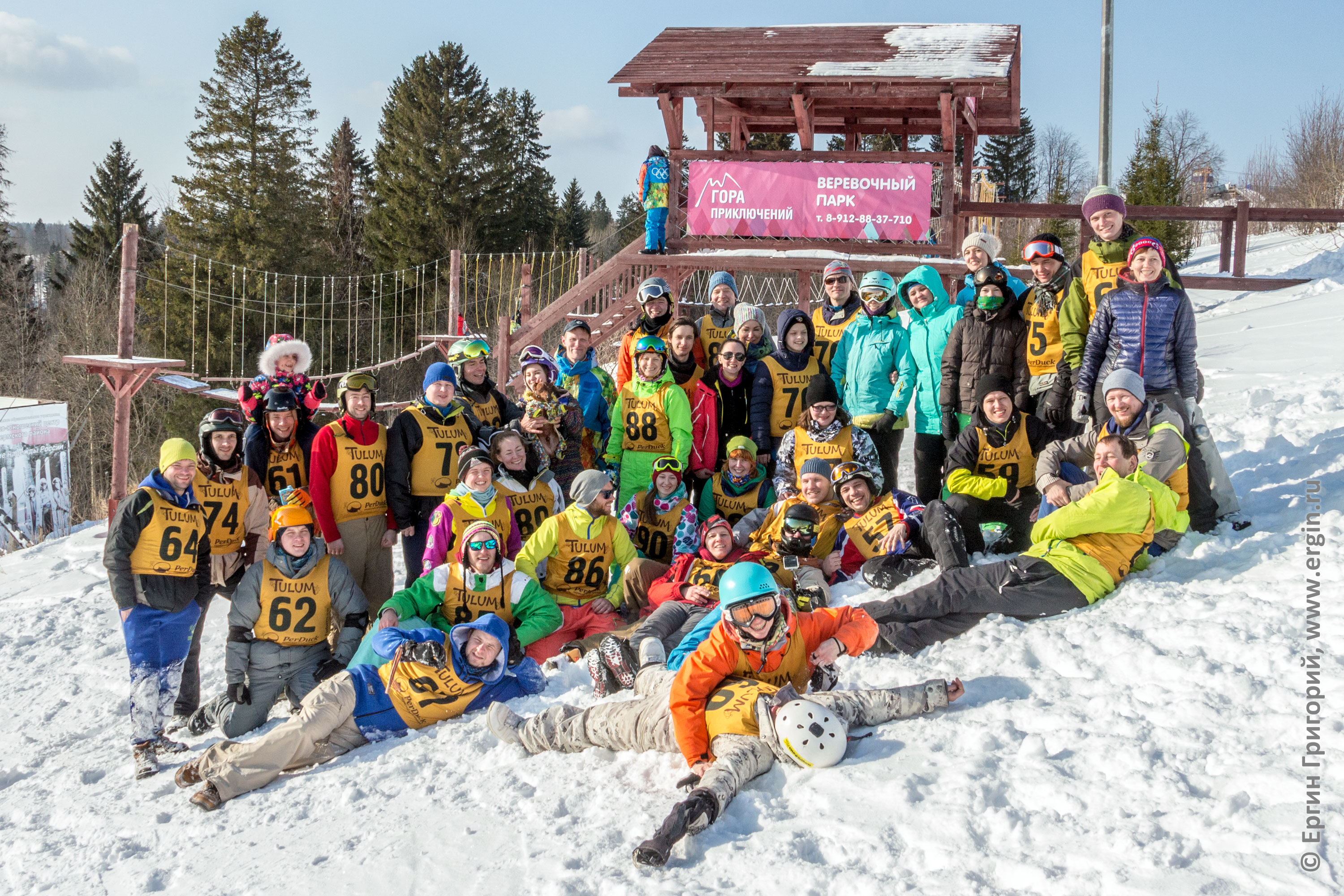 Общая фотография всех сноукаякеров участников соревнований по сноукаякингу