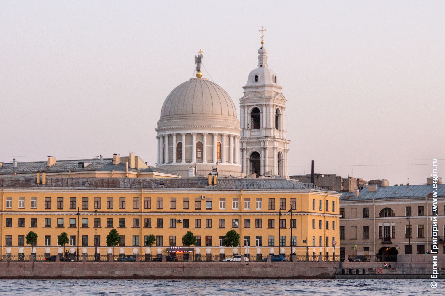 Вид с воды на Церковь Святой Великомученицы Екатерины в Санкт-Петербурге Питере СПб
