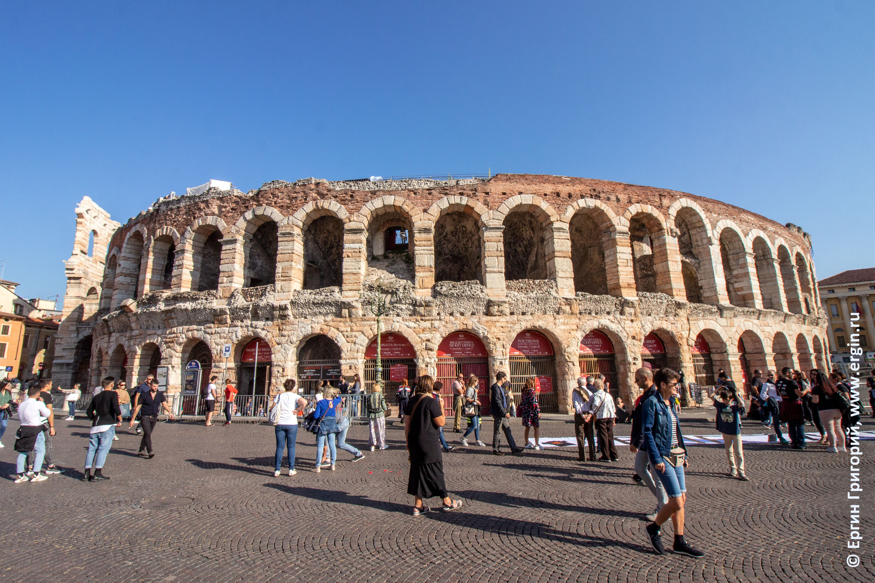 Арена ди Верона Arena di Verona на  Пьяцца Бра главной площади города