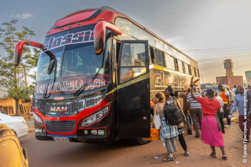 Автобусом из Уганды в Кению